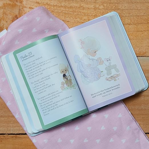 NKJV, Precious Moments Small Hands Bible, Comfort Print: Holy Bible, New King James Version